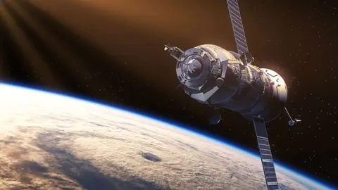Un sat&eacute;lite ruso estalla en mitad del espacio y obliga a los astronautas de la ISS a refugiarse