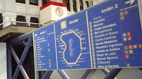 Imagen del cartel de la L&iacute;nea 6 en la estaci&oacute;n de Pr&iacute;ncipe P&iacute;o