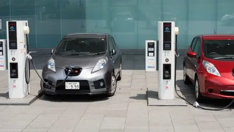 Los coches h&iacute;bridos y el&eacute;ctricos son cada vez m&aacute;s comunes en nuestra sociedad