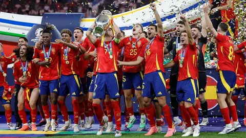 La selecci&oacute;n espa&ntilde;ola de futbol levanta la copa de Campeones de Europa 2024 en Berl&iacute;n | Agencias