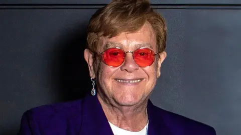 Elton John sufri&oacute; una enfermedad ocular que le ha hecho perder gran parte de la visi&oacute;n en un ojo | Imagen: GTRES