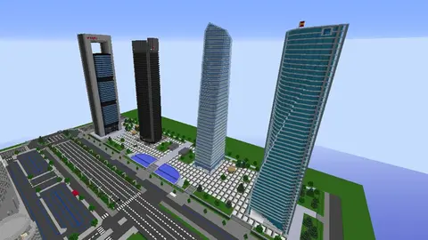 Las cuatro torres de Madrid dise&ntilde;adas en el videojuego de construcci&oacute;n Minecraft | Imagen: Inforcraft (v&iacute;a YouTube)