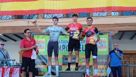 V&iacute;ctor Garc&iacute;a en el podio con su segundo puesto | Imagen: El Bicho-Prime Numbers