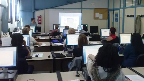 Los talleres se destinan sobre todo a personas mayores o gente sin recursos | Imagen: Ayuntamiento de Fuenlabrada
