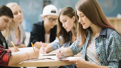 Ya est&aacute; disponible la lista provisional de las Fuenbecas | Ayto. de Fuenlabrada (archivo)
