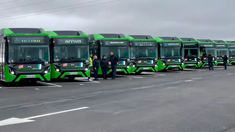 Algunos de los nuevos autobuses cero emisiones que circular&aacute;n por M&oacute;stoles | Imagen: Comunidad de Madrid
