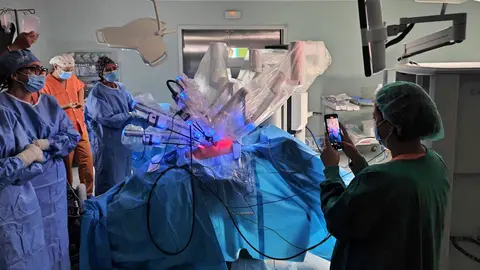 Primera cirugía con el robot Da Vinci en el Hospital de Fuenlabrada | CAM