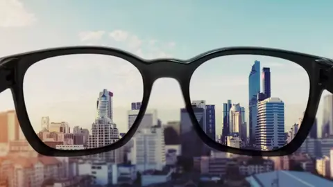 Distorsi&oacute;n de la realidad | Sasin Paraksa/Shutterstock