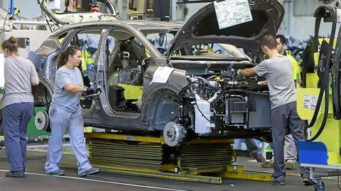 Cadena de montaje de coches en Renault Valladolid | Imagen: JUAN MIGUEL LOSTAU diariodecastilayleon.es