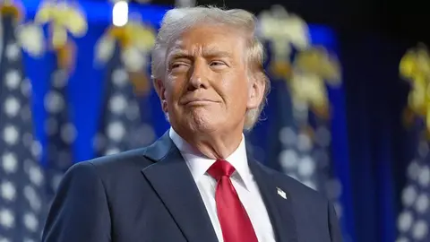 Donald Trump aparece ante sus seguidores para proclamar su victoria ante Harris | Derechos de autor AP Photo/Evan Vucci