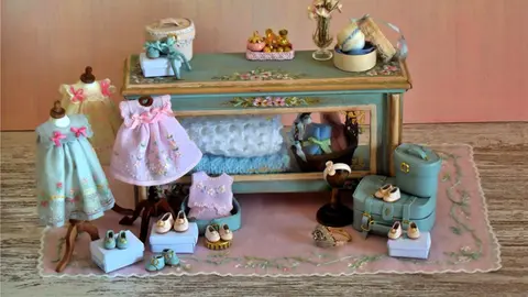 La feria 'Madrid Miniaturas' celebra su cuarta edici&oacute;n en la capital | Gloria Cadenas y Violeta Llanezas