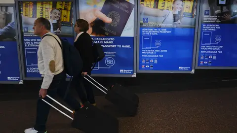 Los detenidos compraban el pasaporte y lo enviaban a la RD para traer a los inmigrantes | depositphotos.com