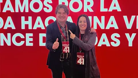 Javier Ayala y M&oacute;nica Sebasti&aacute;n en el 41 Congreso del Psoe en Sevilla | Red X