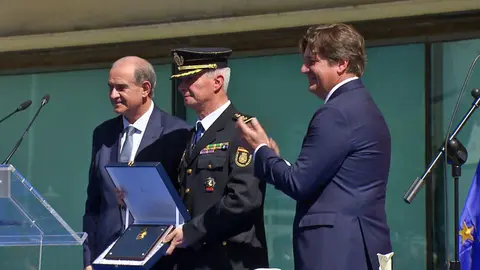 Feliciano D&iacute;az Campos recib&iacute;a la medalla al reconocimiento policial en 2024 | Ayto. de Fuenlabrada (Archivo)