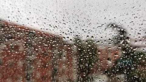 Ver llover desde la ventana | depositphotos.com