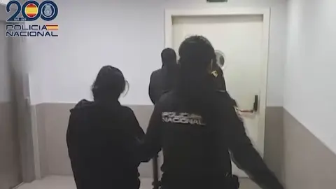Momento de la detecci&oacute;n de las presuntas delincuentes | Polic&iacute;a Nacional