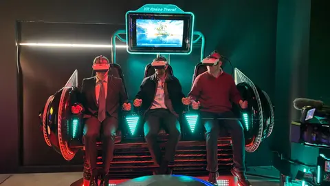 El viceconsejero de Cultura, Turismo y Deporte, Luis Mart&iacute;n, durante su visita al Museo del Videojuego OXO | CAM