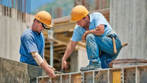 El sector de la construcci&oacute;n junto con el de servicios, los que m&aacute;s empleo generan en Madrid | depositphotos.com
