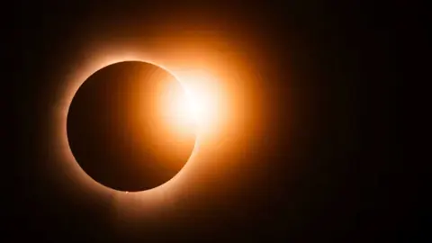 Imagen de un eclipse solar | ksnyd_10/Shutterstock
