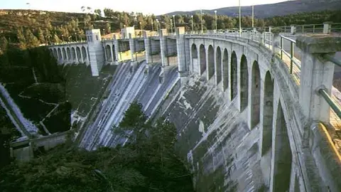 Presa de Forata en el rio Magro (Valencia)