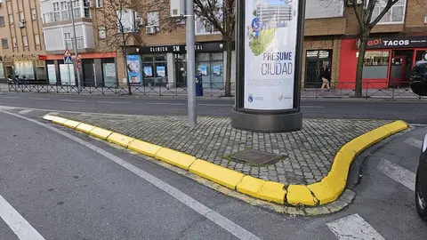 Repintado de calzadas y glorietas en Fuenlabrada
