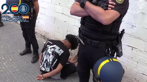 Uno de los componentes de la banda de los Trinitarios, tras la intervenci&oacute;n policial en Madrid