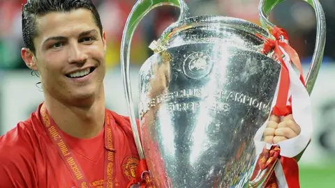 Cristiano Ronaldo recibi&oacute; un premio especial de la UEFA