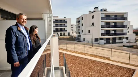 El Consejero de vivienda, Jorge Rodrigo, en la entrega de viviendas en Getafe | CAM