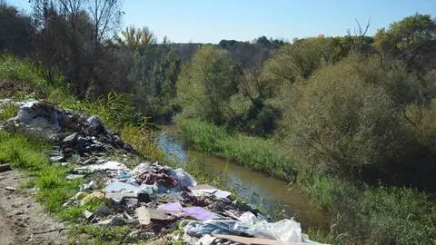 La crecida del r&iacute;o Guadarrama pone en alerta a Arroyomolinos