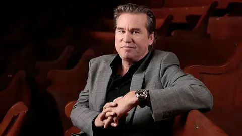 valVal Kilmer salt&oacute; a la fama con 'Batman Returns' y 'Top Gun' | AP