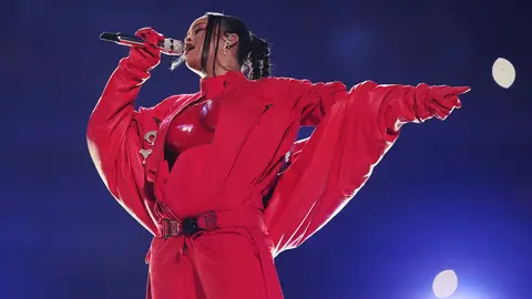 Rihanna anunci&oacute; su segundo embarazo durante su actuaci&oacute;n en el intermedio de la Super Bowl | GETTY Images