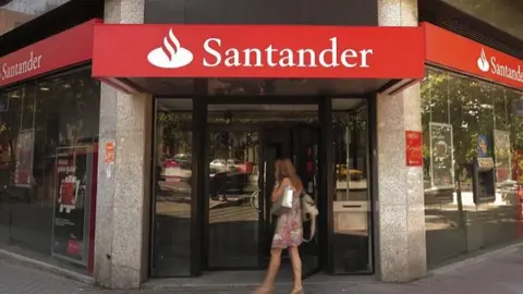 Los bancos deber&aacute;n devolver el dinero a los clientes v&iacute;ctimas de phishing | Bloomberg News