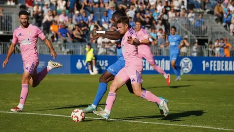 Un lance del encuentro entre el Fuenla y el Recreativo de Huelva, &uacute;ltimo partido de la temporada en el Fernando Torres