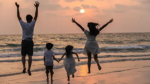 La OCU denuncia un importante aumento de los precios para las vacaciones de este verano 2025