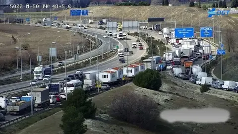 Imagen de la M-50 de Madrid colapsada por un accidente