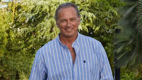 El cantante y presentador se convierte en conde | P&aacute;gina oficial de Bert&iacute;n Osborne