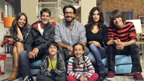 La familia que dio vida a 'Los Protegidos' regresa a Antena 3 | Atresmedia