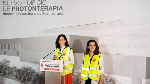 D&iacute;az Ayuso visita el nuevo edificio de Protonterapia en el Hospital de Fuenlabrada | CAM