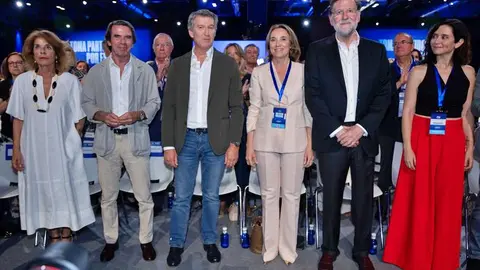 Feijoo junto A Rajoy, Aznar y Ayuso en el congreso del PP