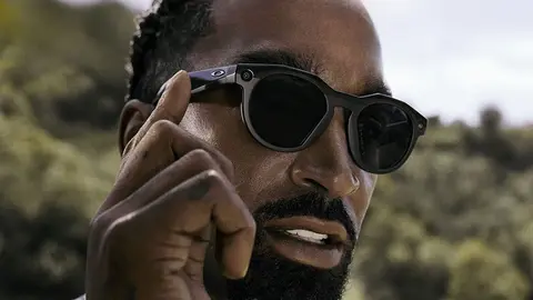 Imagen promocional de las nuevas gafas | Oakley