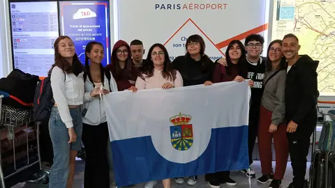Los j&oacute;venes participantes en el Aeropuerto de Par&iacute;s | Ayto. de Fuenlabrada