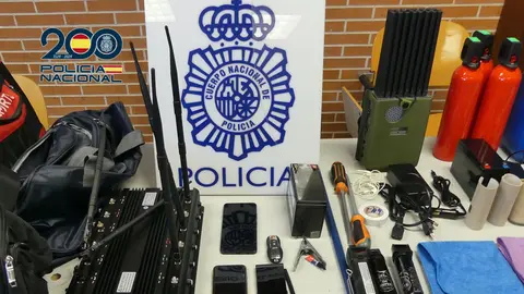Algunos de los &uacute;tiles incautados | CNP