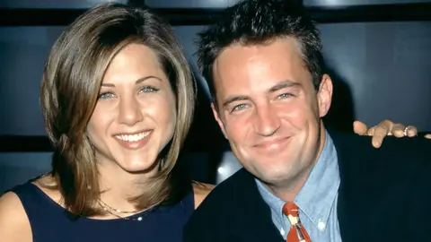 Jennifer Aniston y Matthew Perry se conocieron en el rodaje de 'Friends' | GETTY