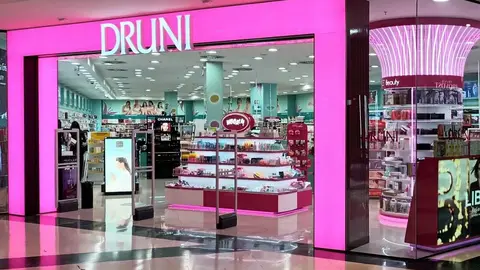 Fachada de una tienda Druni
