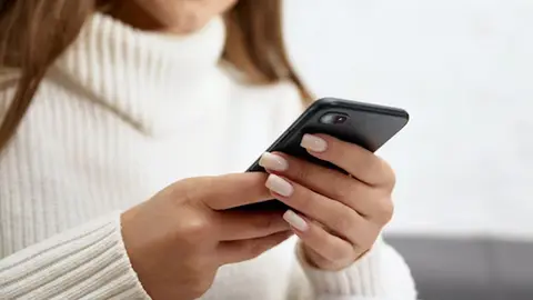 La presencia de ondas telef&oacute;nicas afecta al ciclo menstrual desde 2010 | Freepik