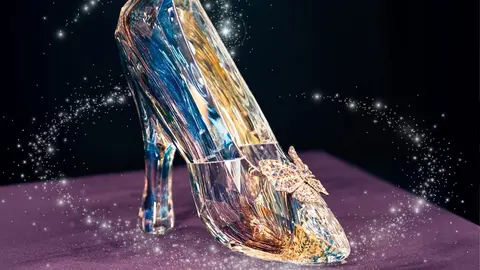 El zapatito de Cenicienta, una de las grandes atracciones de la exposici&oacute;n | Disney