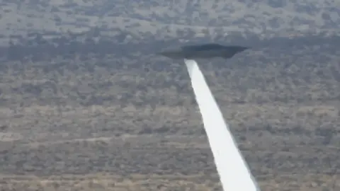 Imagen del OVNI captado por el v&iacute;deo de YouTube | Redes Sociales