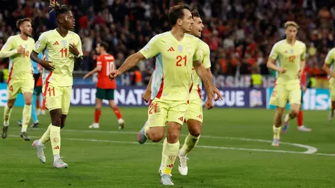 Los jugadores de la Selecci&oacute;n espa&ntilde;ola celebran un gol | diario AS