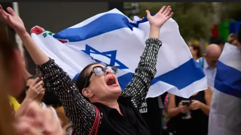 Familiares de los rehenes celebran el acuerdo de paz entre Israel y Ham&aacute;s | AP