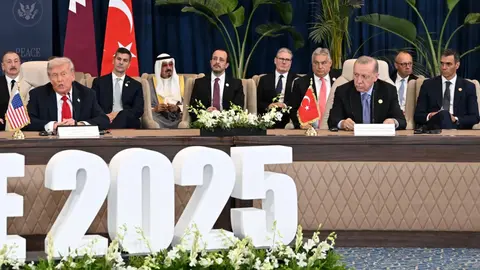 Acto protocolario en la firma del acuerdo de Paz entre Israel y Ham&aacute;s en Sharm el-Sheij (Egipto)